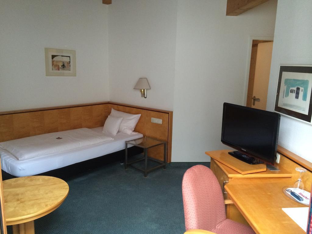 Matchpoint Hotel Алтдорф бай Нюрнберг Стая снимка
